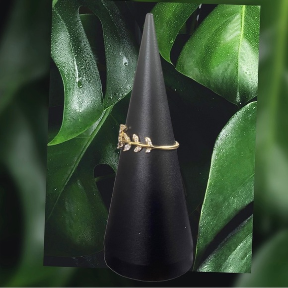 New! 18K Gold Plated Adjustable Leaf Ring - Picture 4 of 7